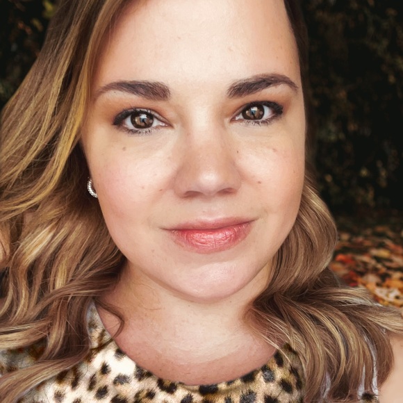 Meet your Posher, Tiffany! - Picture 1 of 3